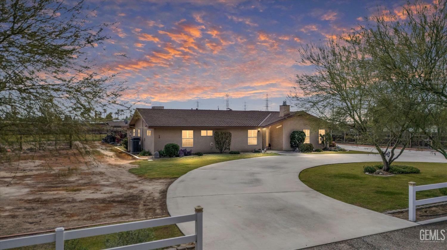 Property Photo: 10213 Meacham Road CA 93312