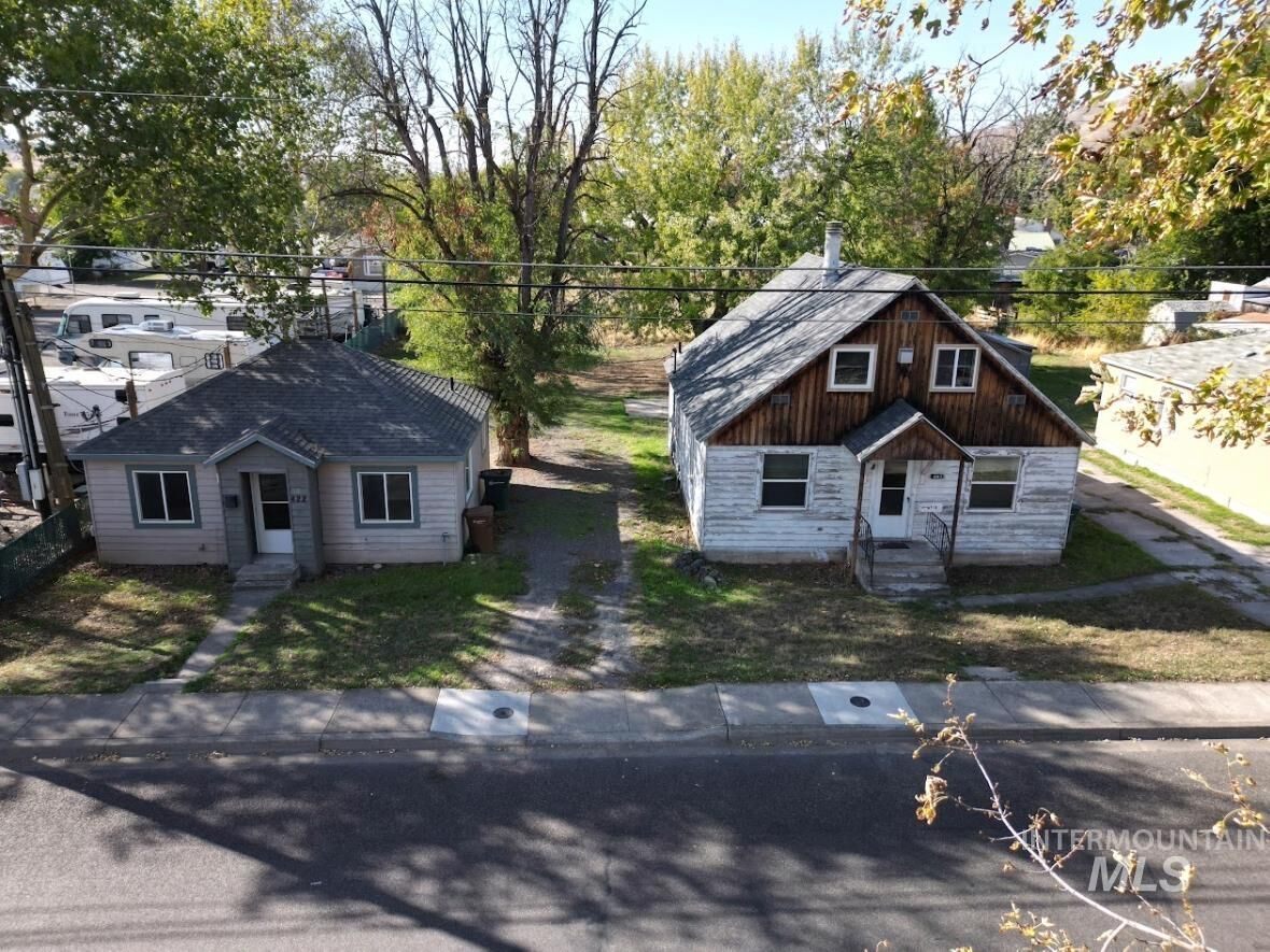 Property Photo:  418 &Amp 422 13th St  WA 99403 