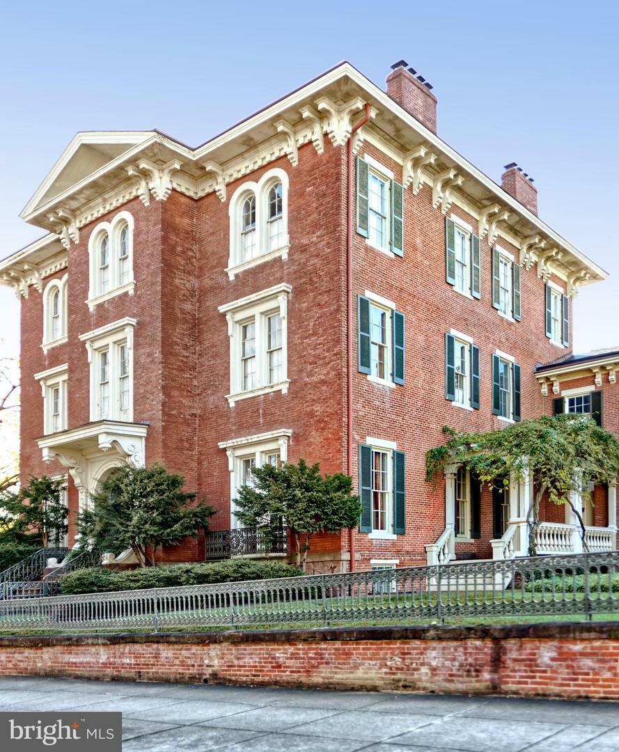 Property Photo: 510 Wolfe Street VA 22314