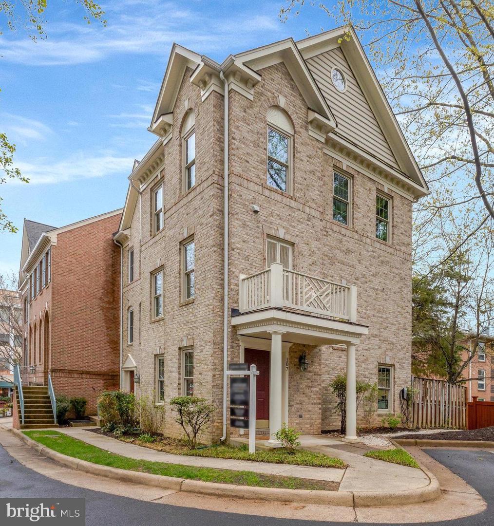 Property Photo: 107 Rees Place VA 22046