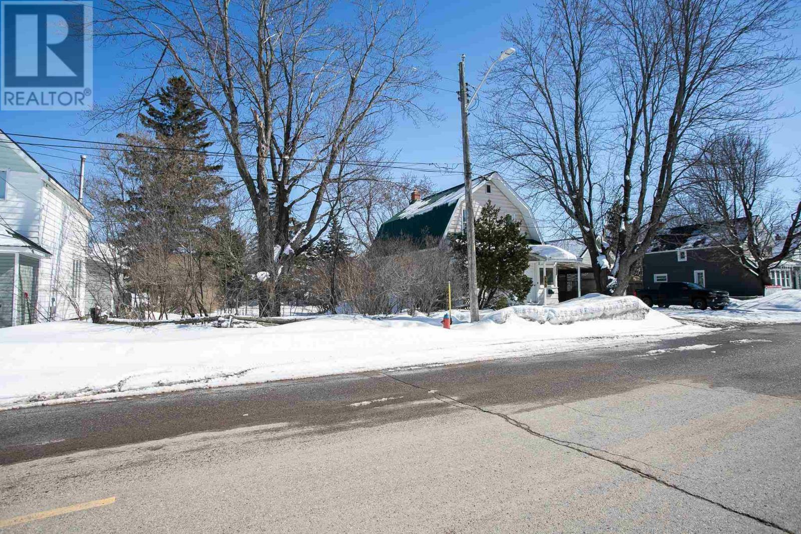 Photo de la propriété: 460 Parliament St ON P6C 3M3