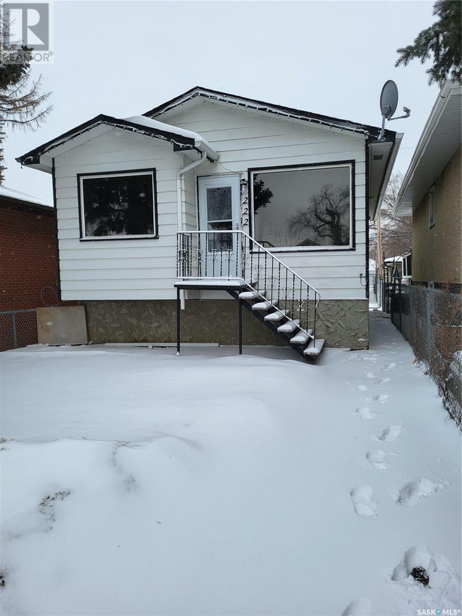 Property Photo: 222 M Avenue N SK S7L 2S3