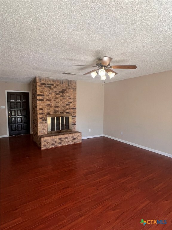 Property Photo: 912 Lynn Lane TX 76522