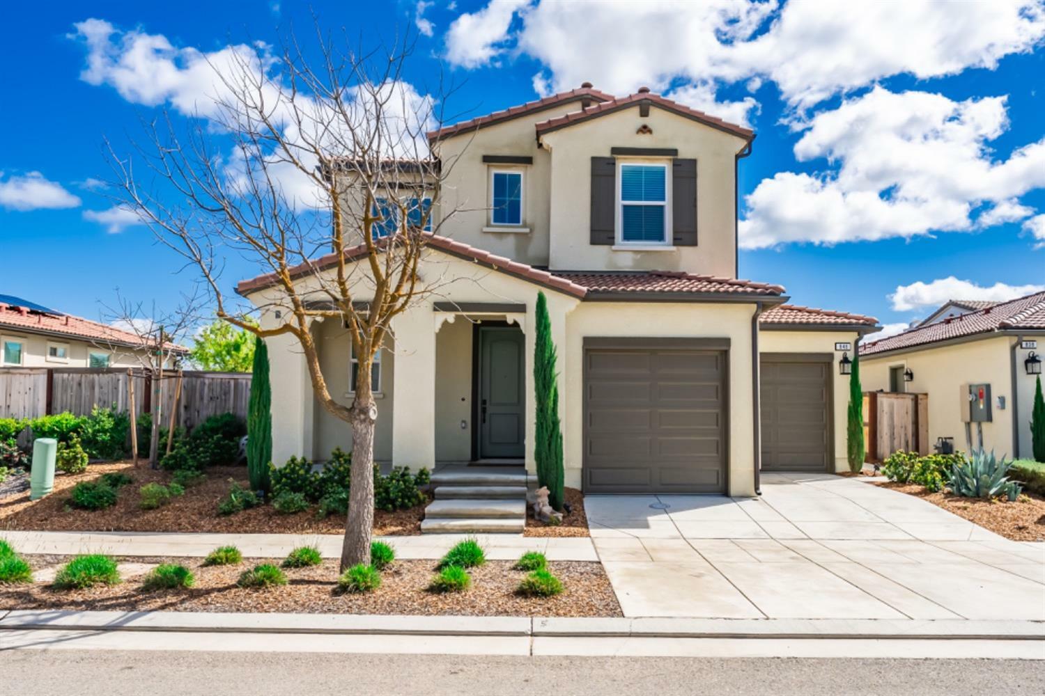 Property Photo:  848 NW Orchard Hills Road  CA 93636 