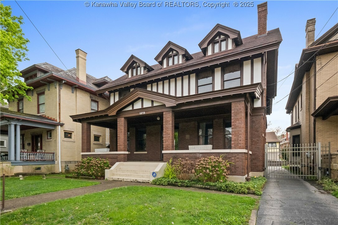 Property Photo: 1573 Quarrier Street WV 25301