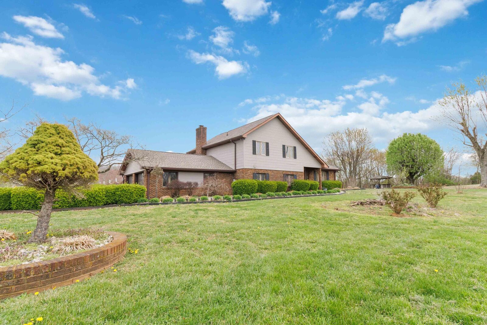 Property Photo:  201 Oak Valley Road  KY 42503 