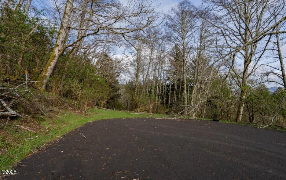 Property Photo: 3045 Elderberry Lane OR 97368