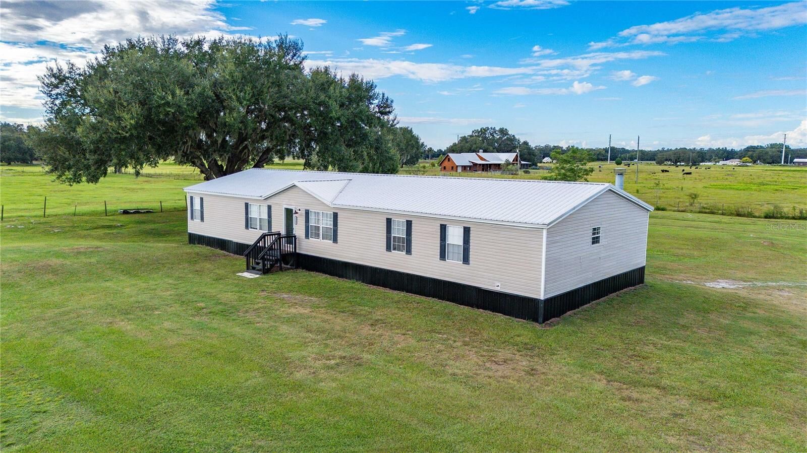 Property Photo:  8146 Cr 614A  FL 33513 