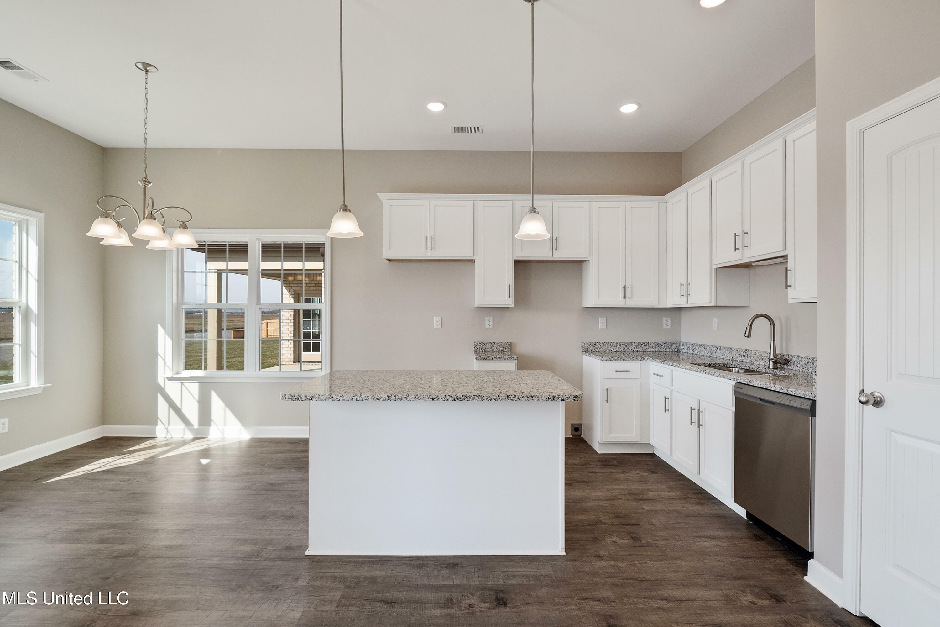 Property Photo: 7560 Newbury Drive MS 38654