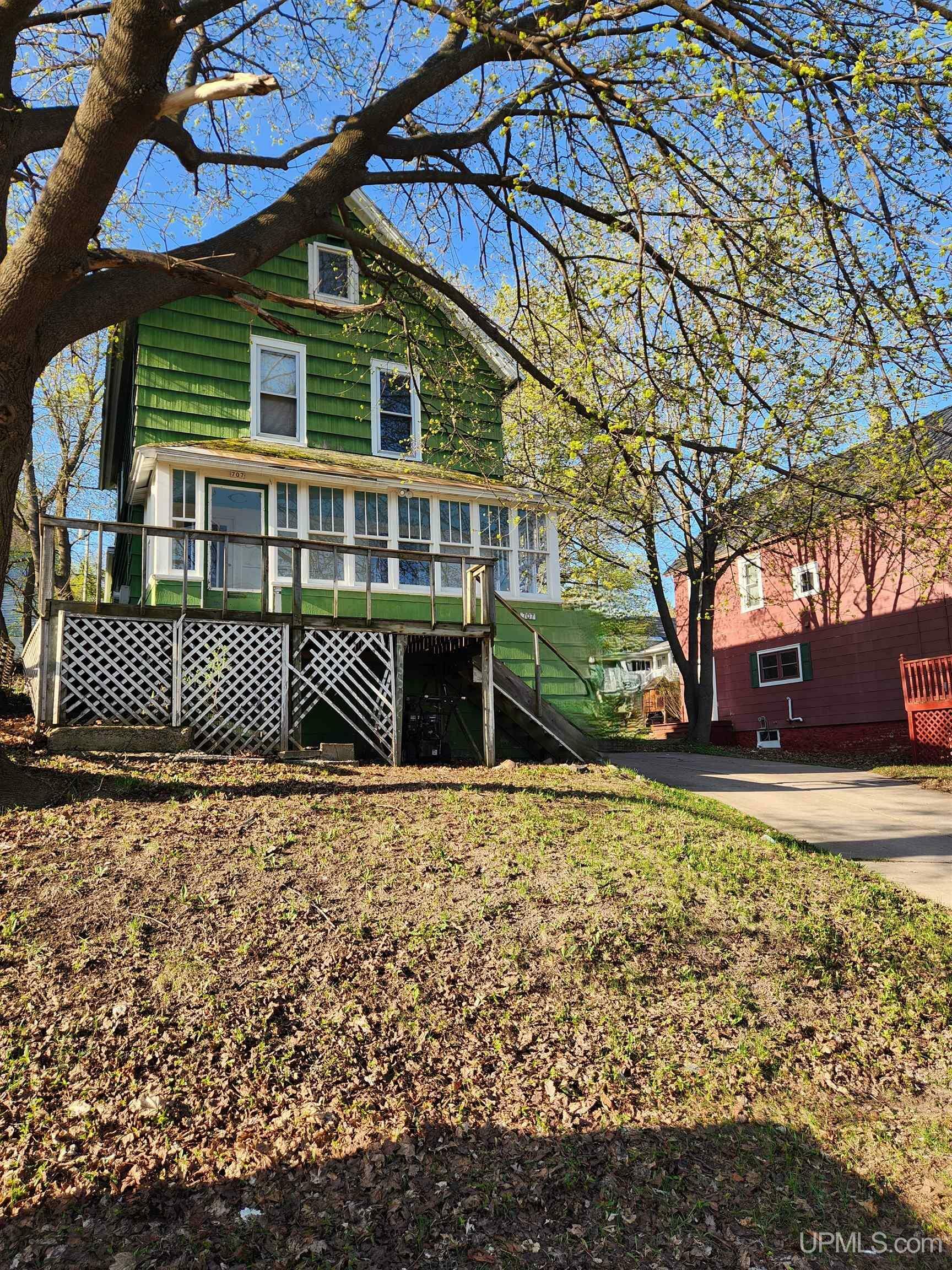 707 W Edwards Avenue  Houghton MI 49931 photo