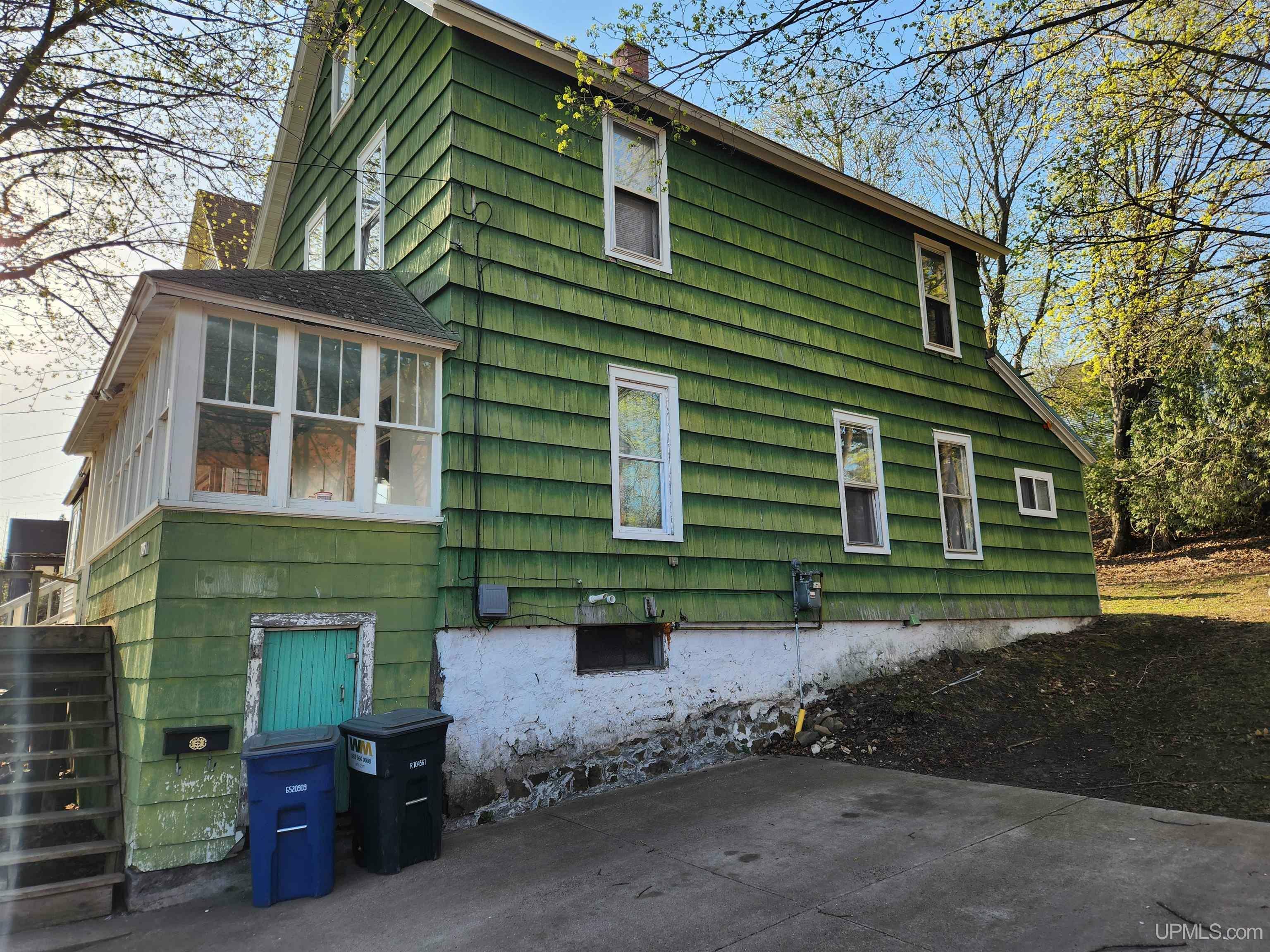 707 W Edwards Avenue  Houghton MI 49931 photo