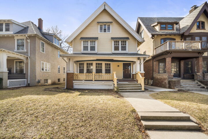 2861 N Prospect Ave  Milwaukee WI 53211 photo