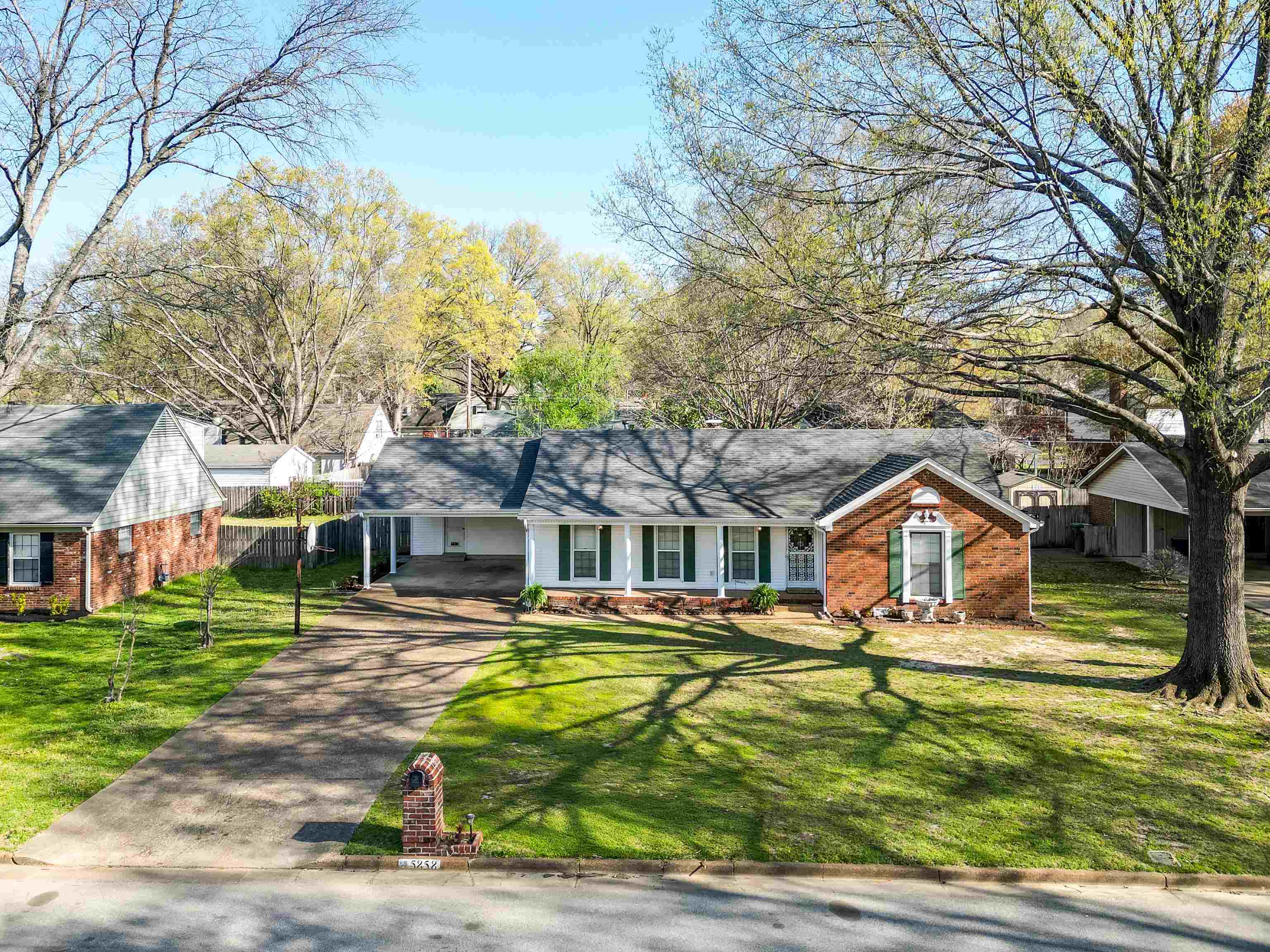 Property Photo: 5858 Ridgevale Ave TN 38119