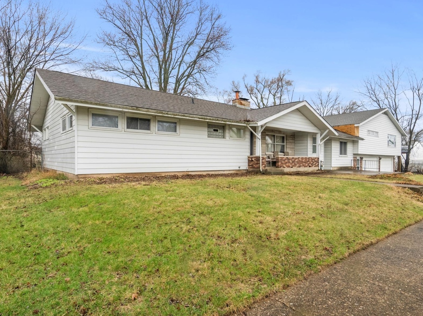 Property Photo: 704 W McKinley Street IL 60033
