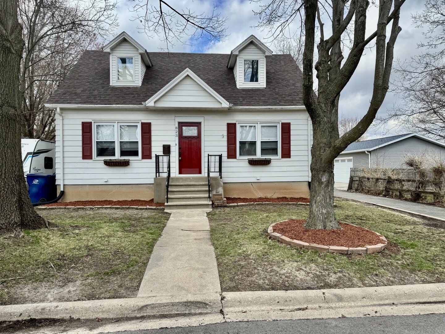 823 Oak Road  Lasalle IL 61301 photo