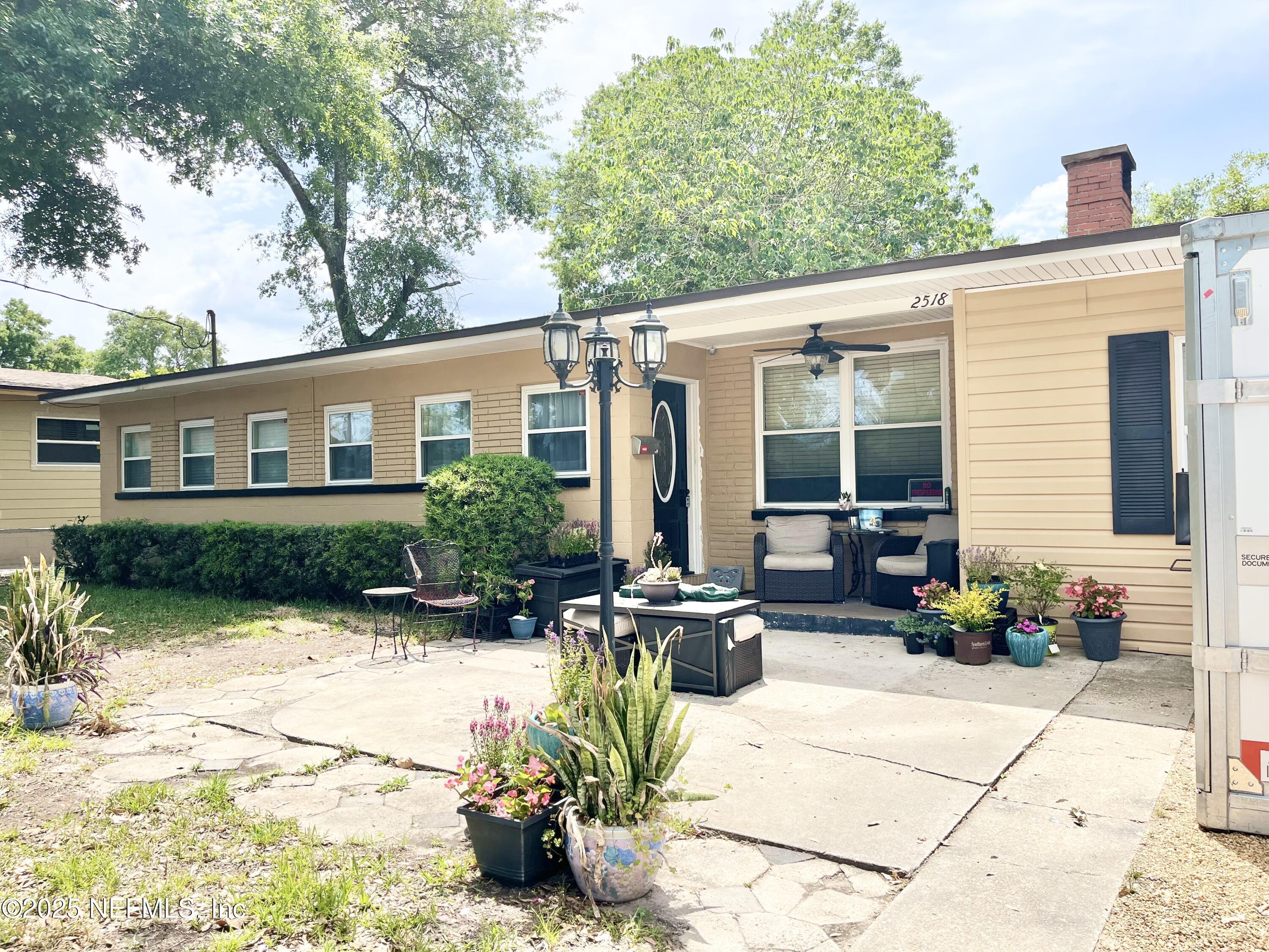 Property Photo: 2518 Columbine Drive N FL 32211
