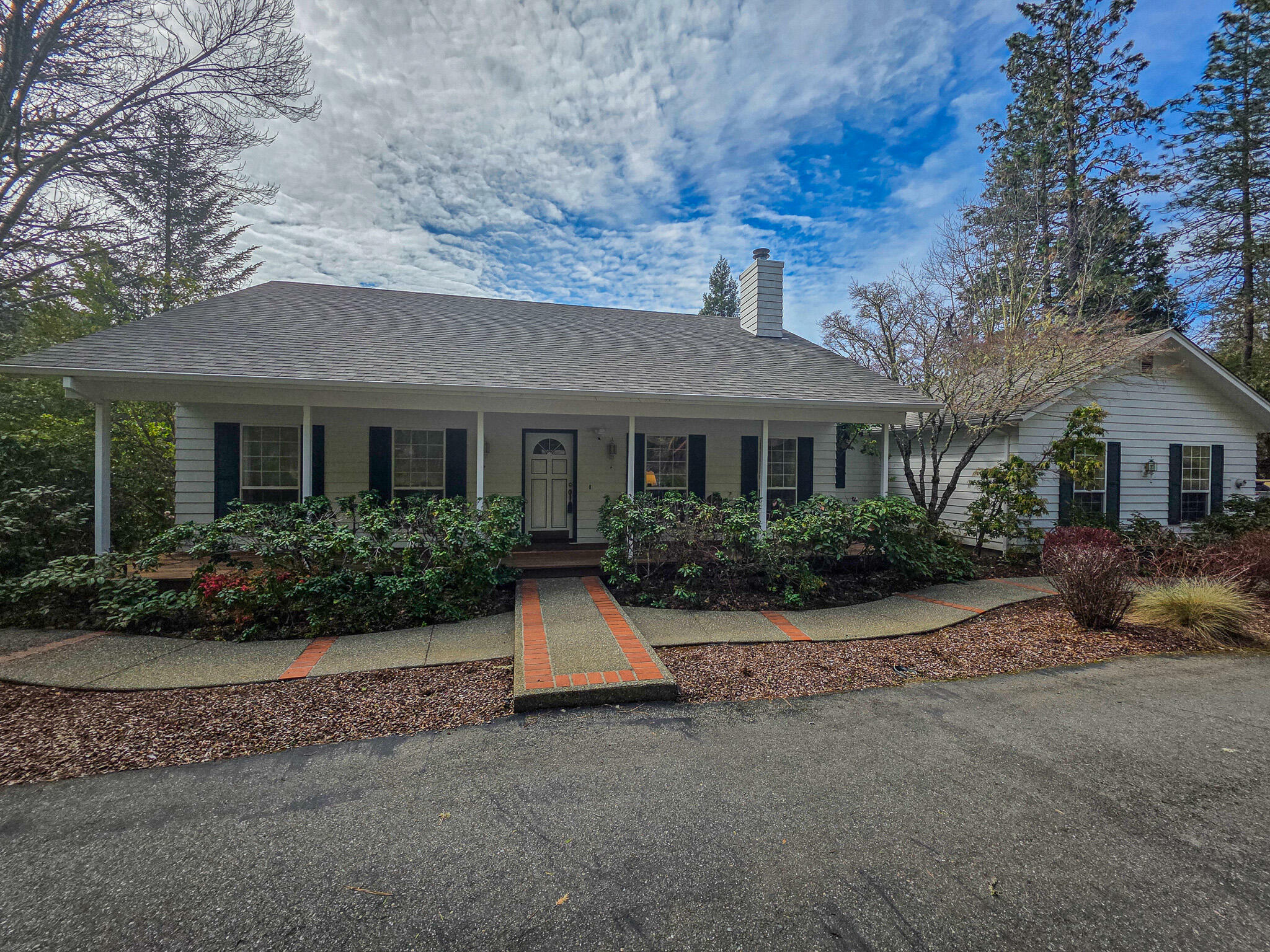 Property Photo: 280 Naturescape Road OR 97527