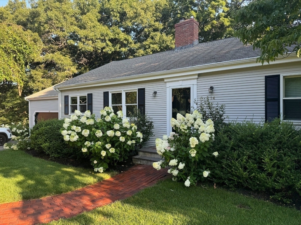 Property Photo:  14 Lilac Circle  MA 02482 
