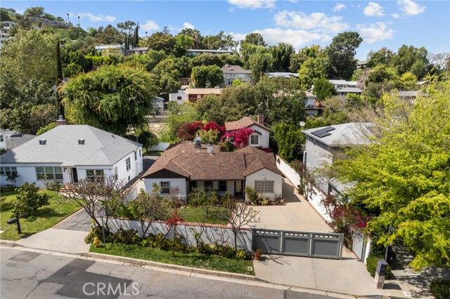 Property Photo:  4009 Beverly Glen Boulevard  CA 91423 