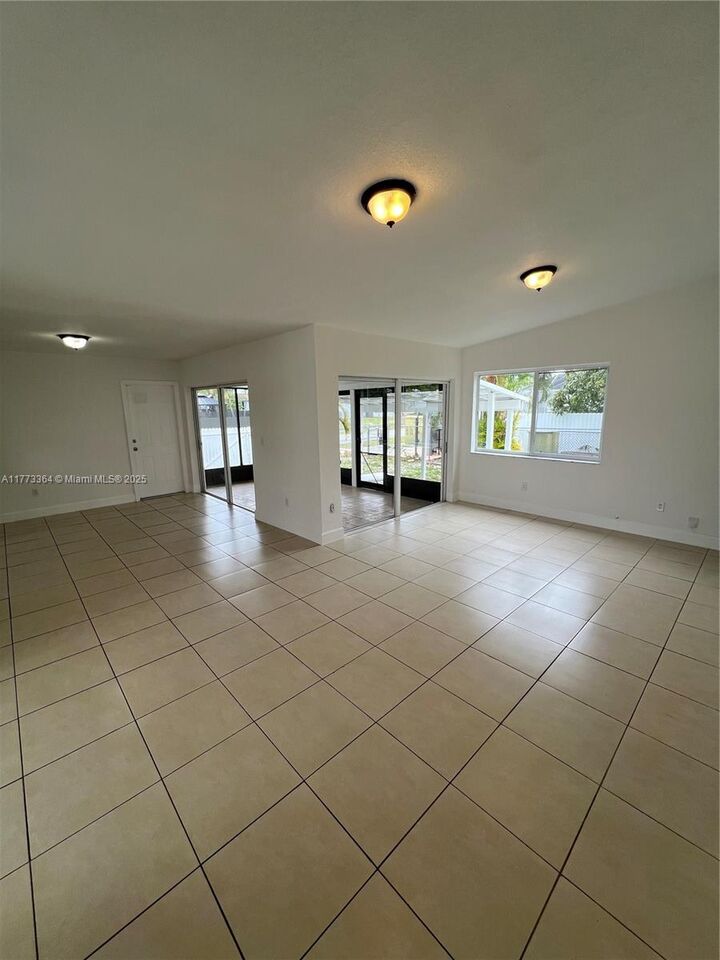 Property Photo: 25811 SW 132nd Ave FL 33032