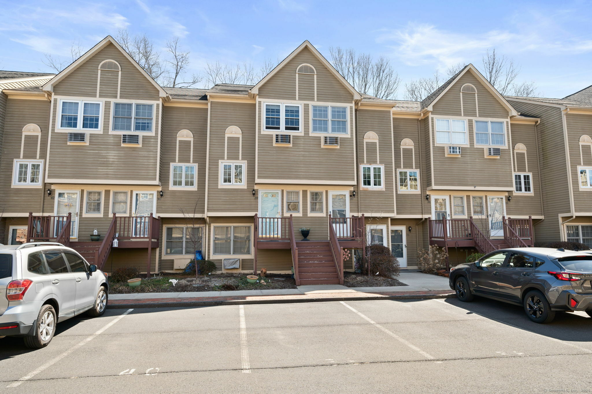 Property Photo:  50 Pierce Street Apt 39  CT 06062 