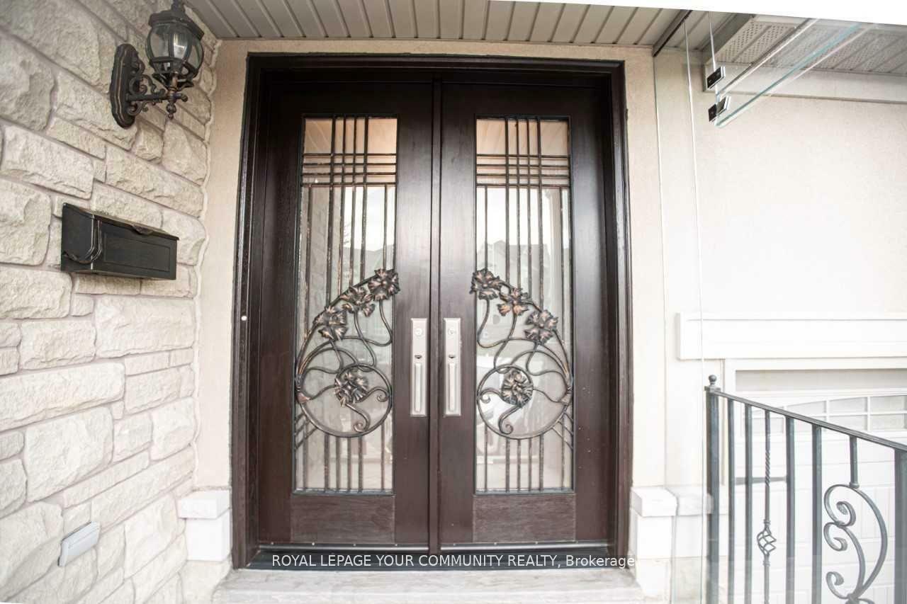Property Photo: 35 Vandervoort Drive ON L4E 0C7