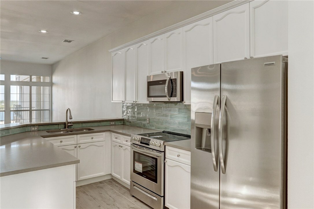 Property Photo: 2918 Ranch Road 620 N O-285 TX 78734