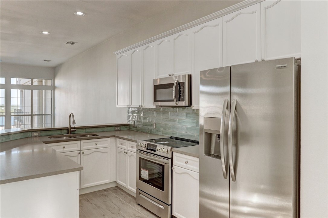Property Photo: 2918 Ranch Road 620 N O-285 TX 78734