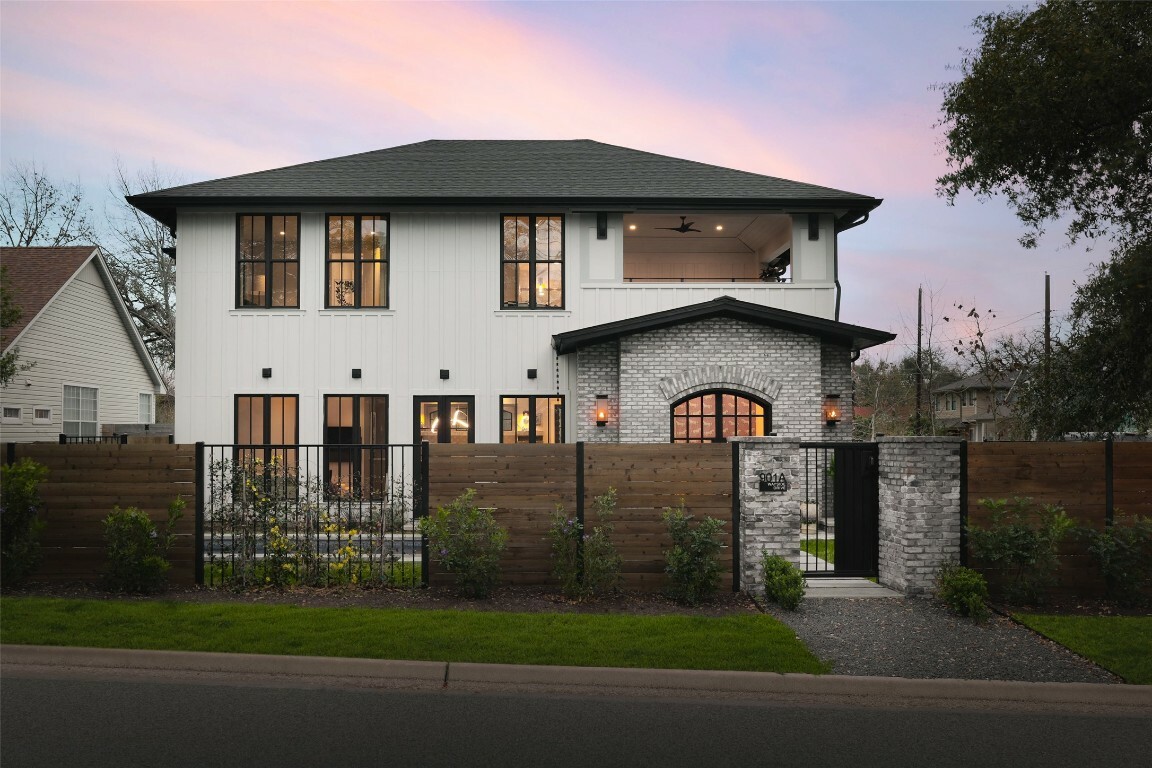 Property Photo: 901 Wayside Drive TX 78703