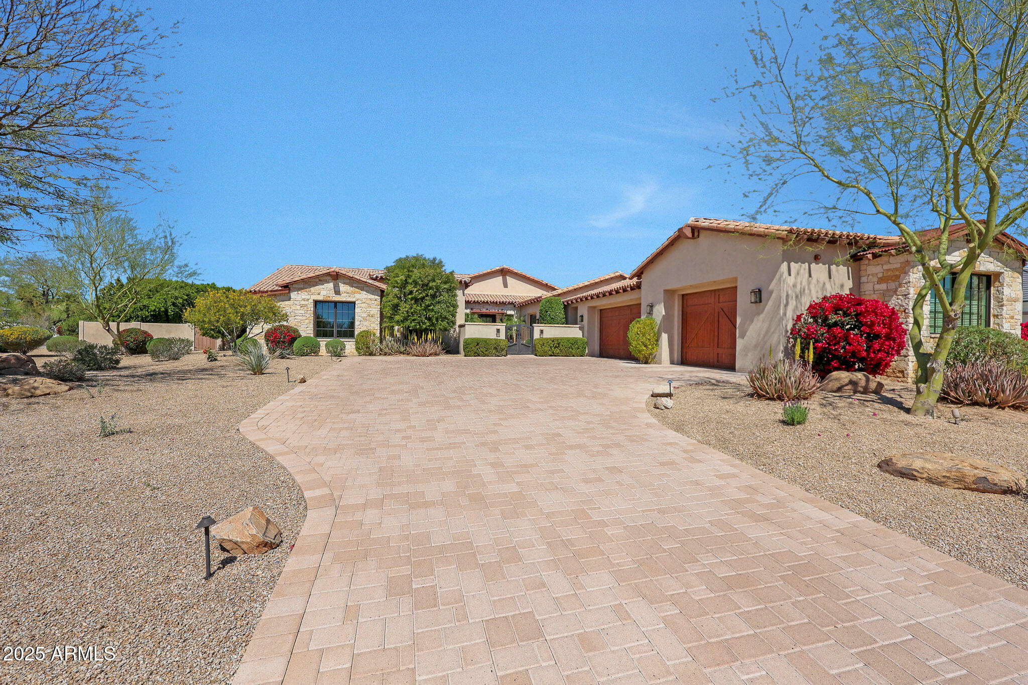 Property Photo: 10812 E Laurel Lane AZ 85259