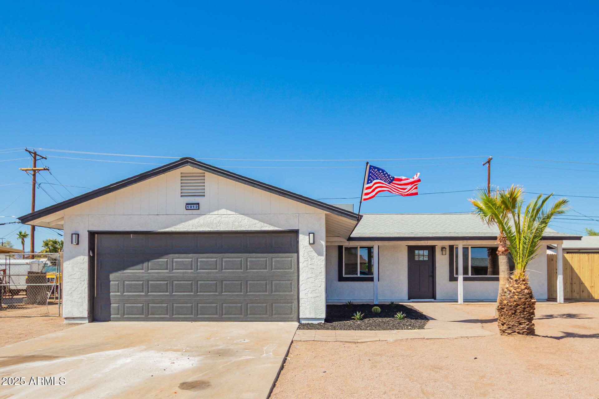 Property Photo: 1012 E Estevan Avenue AZ 85119
