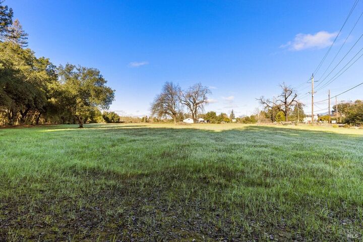 Property Photo:  13255 Healdsburg Avenue  CA 95448 