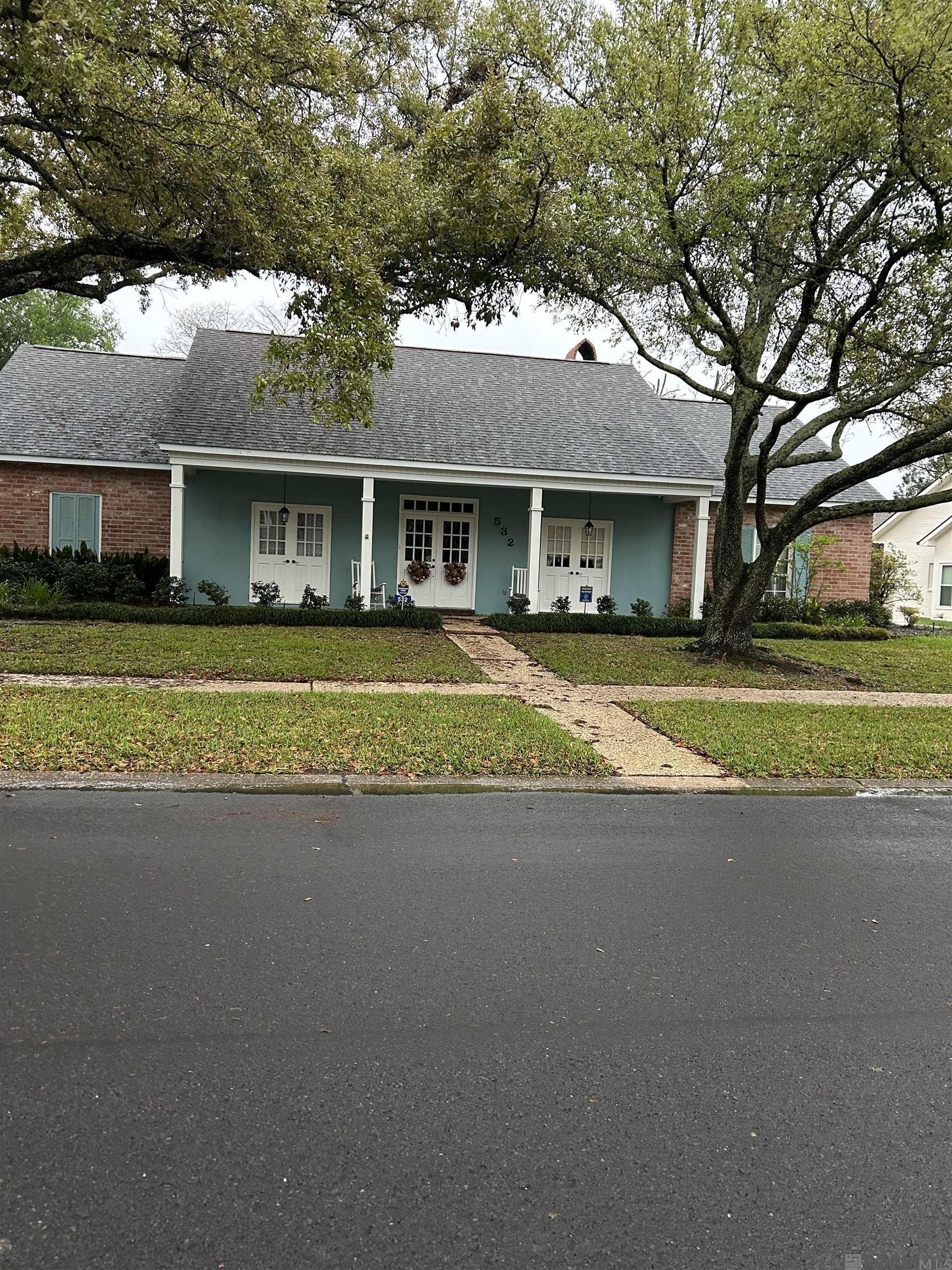 Property Photo:  532 Woodstone Dr  LA 70808 