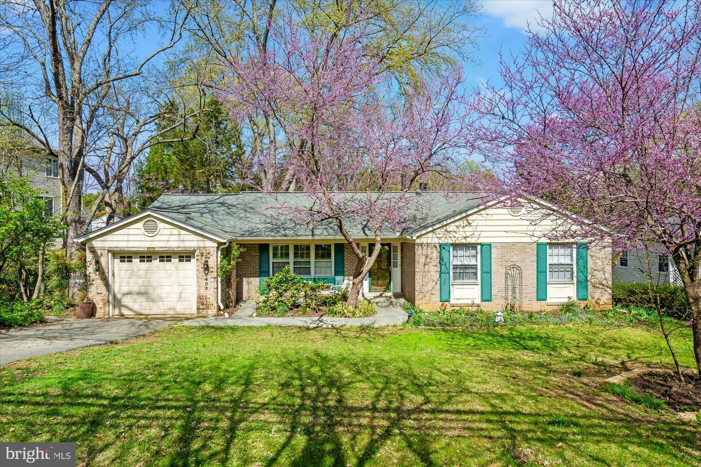 Property Photo: 2402 Popkins Lane VA 22306