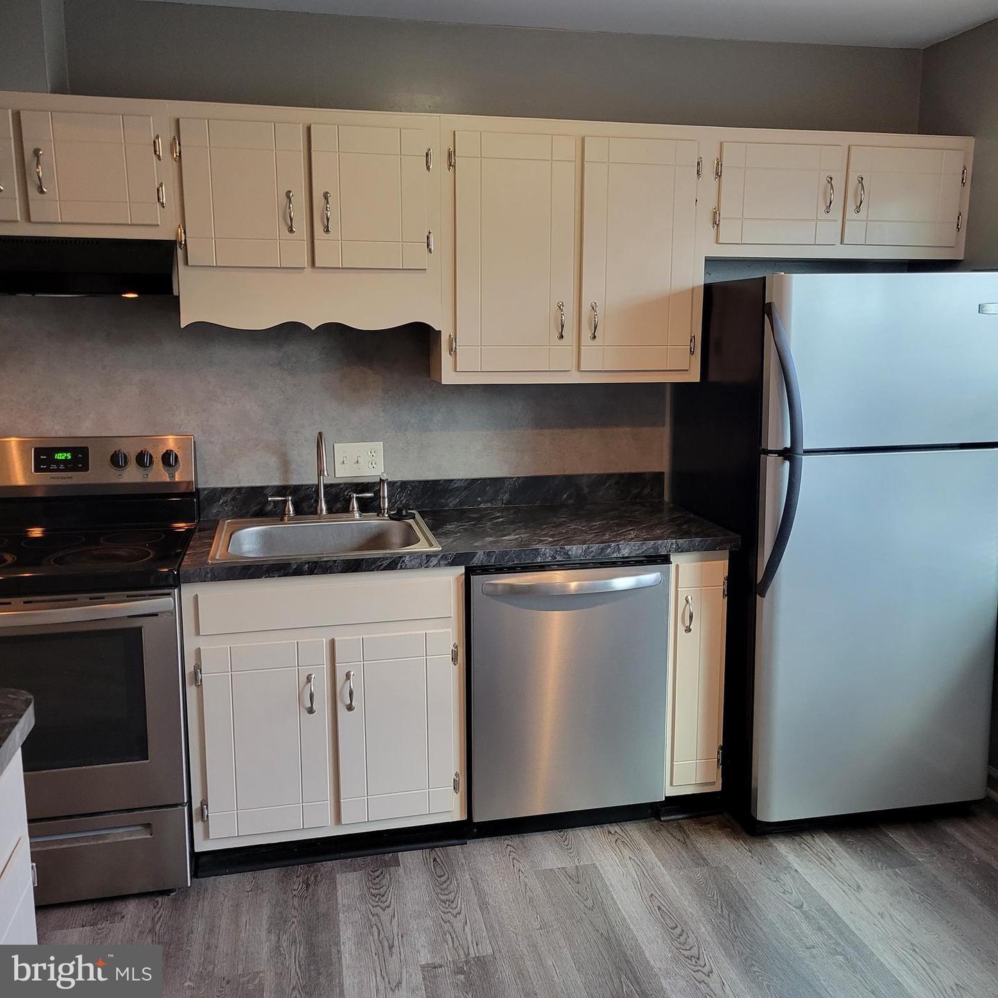 Property Photo: 846 Woodlawn Drive PA 17201