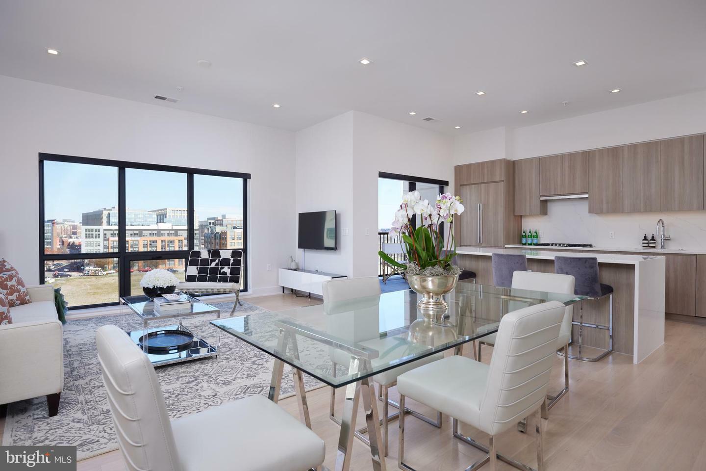 Property Photo: 701 Swann Avenue 604 VA 22301