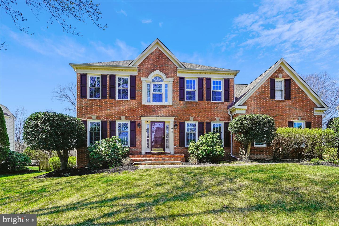 Property Photo: 7810 Virginia Oaks Drive VA 20155