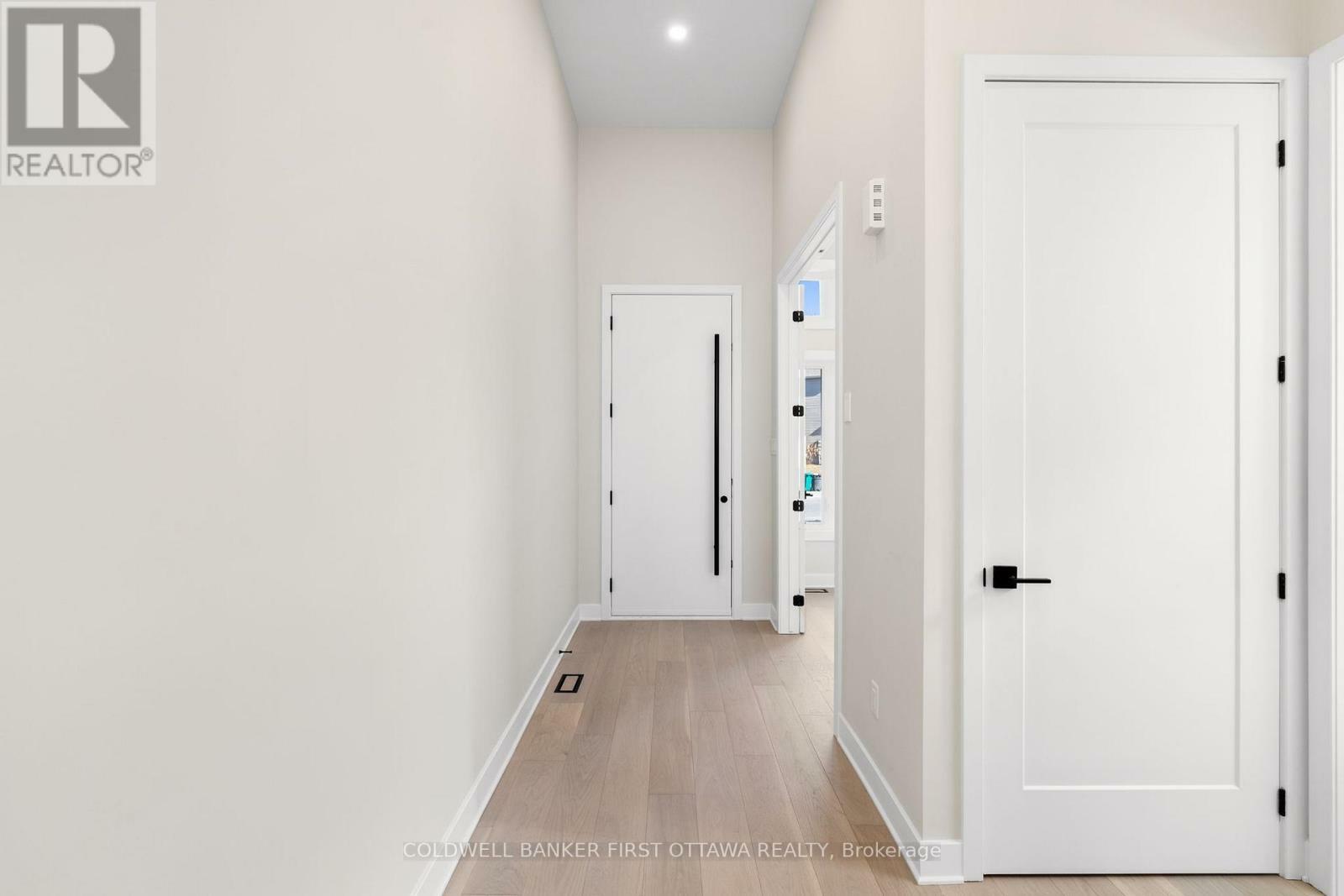 Property Photo: 279 Enclave Walk ON K1W 0J5