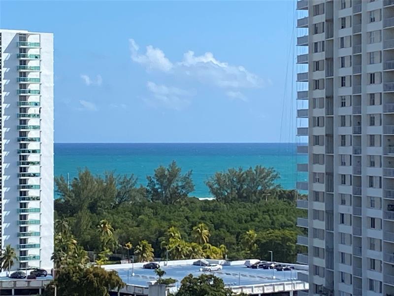 Property Photo: 400 Kings Point Dr 1423 FL 33160