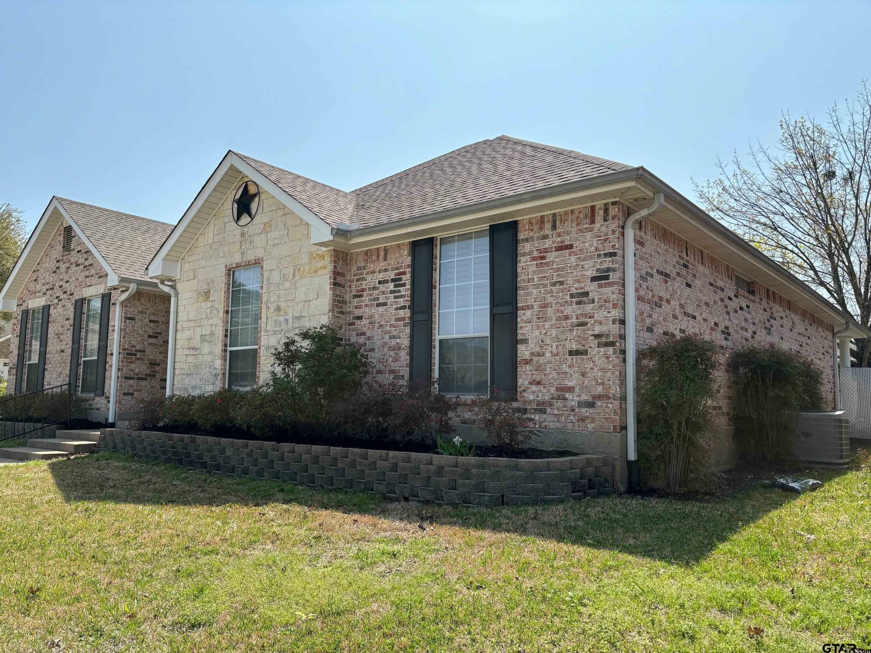 Property Photo: 1811 Park Pl TX 75773