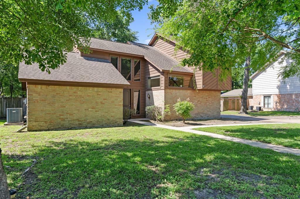 Property Photo: 309 S Rivershire Drive TX 77304