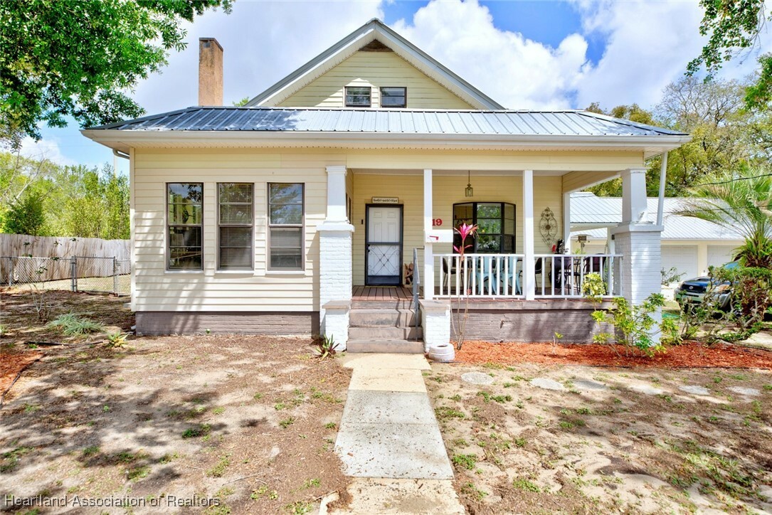 Property Photo: 19 E Kendall Boulevard FL 33825