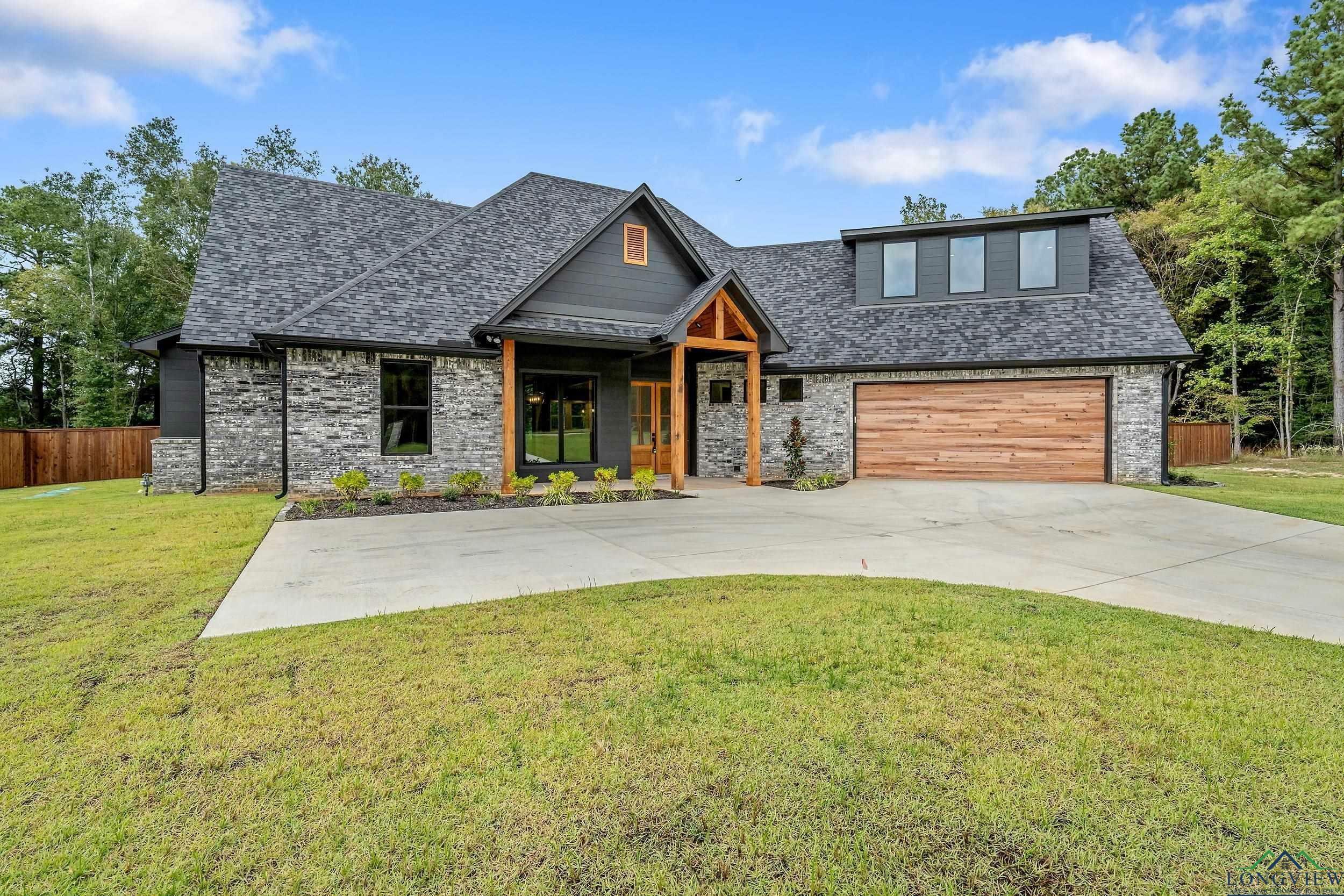 Property Photo: 135 Thorn Briar Trail TX 75602