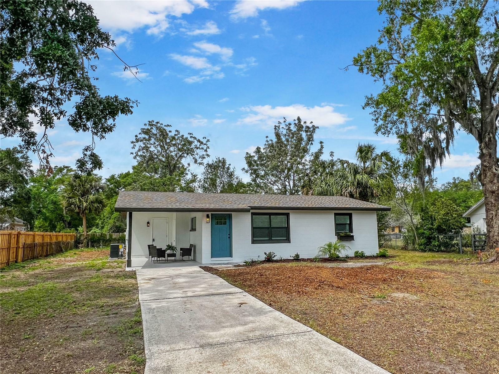 Property Photo: 412 Sunny Court FL 34731