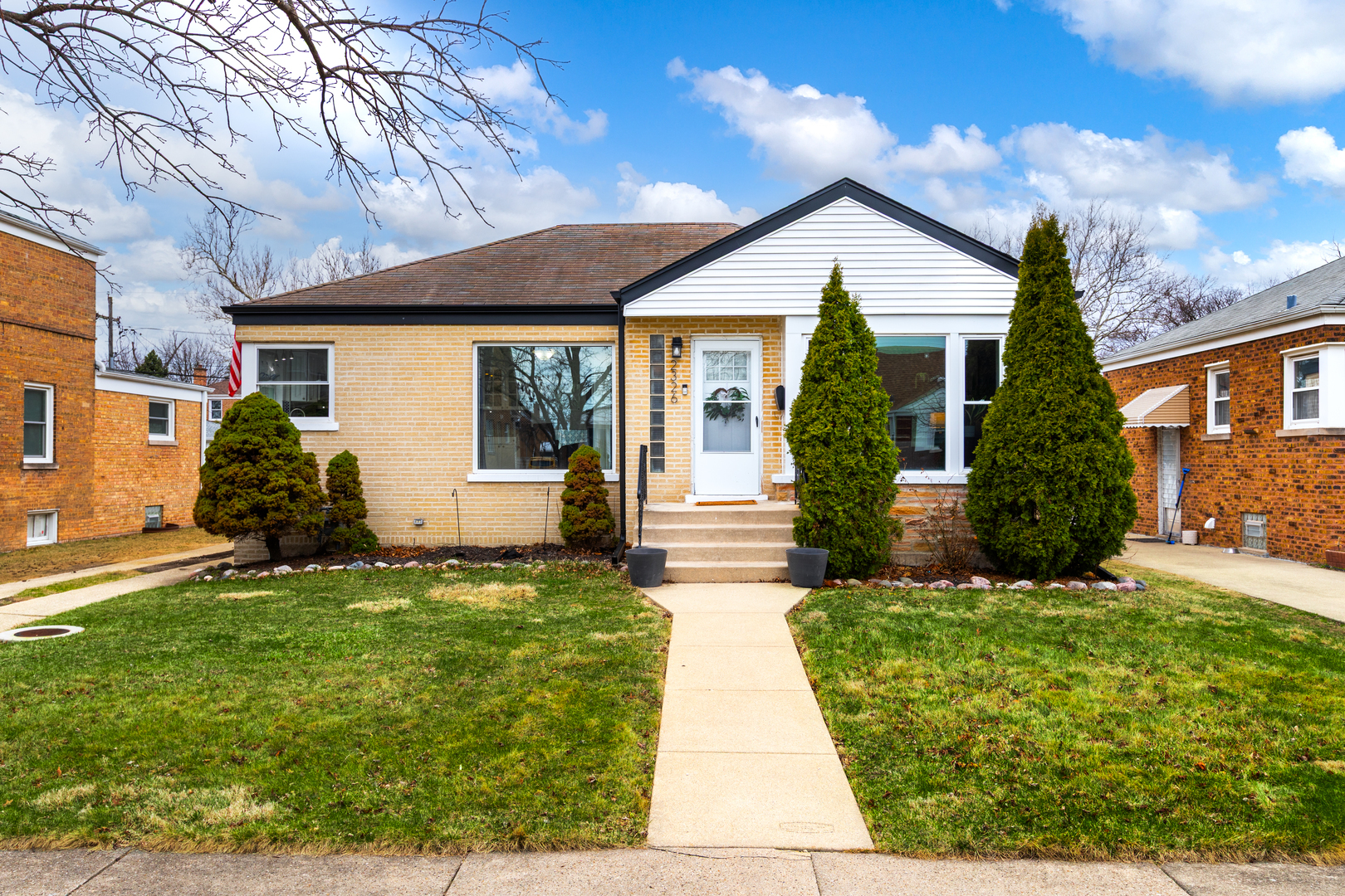 Property Photo: 2326 S 2nd Avenue IL 60546