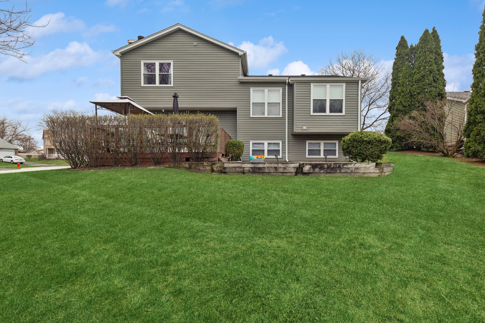 Property Photo: 6609 Oak Tree Trail IL 60517