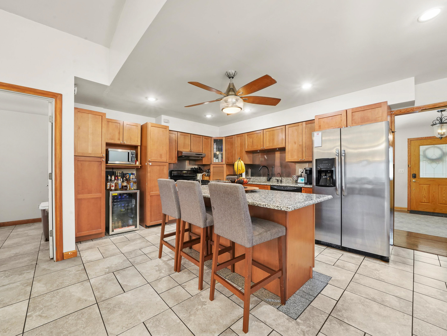 Property Photo: 2N144 La Londe Avenue IL 60148