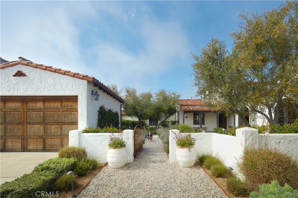 Property Photo: 26771 Calle Real CA 92624