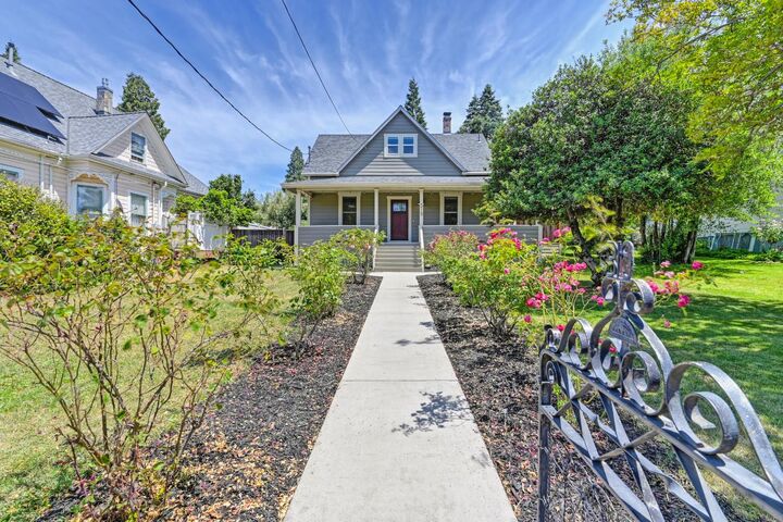 319 Pleasant St  Grass Valley CA 95945 photo