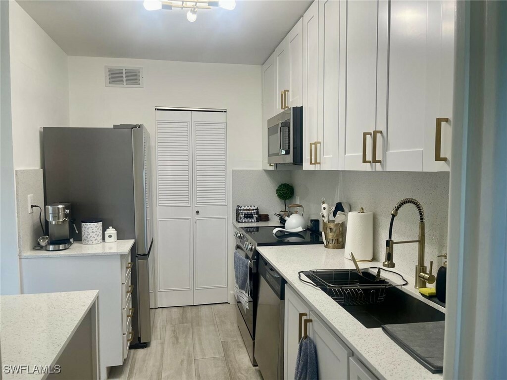 Property Photo: 788 Park Shore Drive H36 FL 34103
